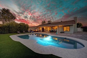 A modern house with a swimming pool, patio, and outdoor seating area. - Phoenix Family Retreat-Golf, Heated Pool, Firepit (Phoenix)