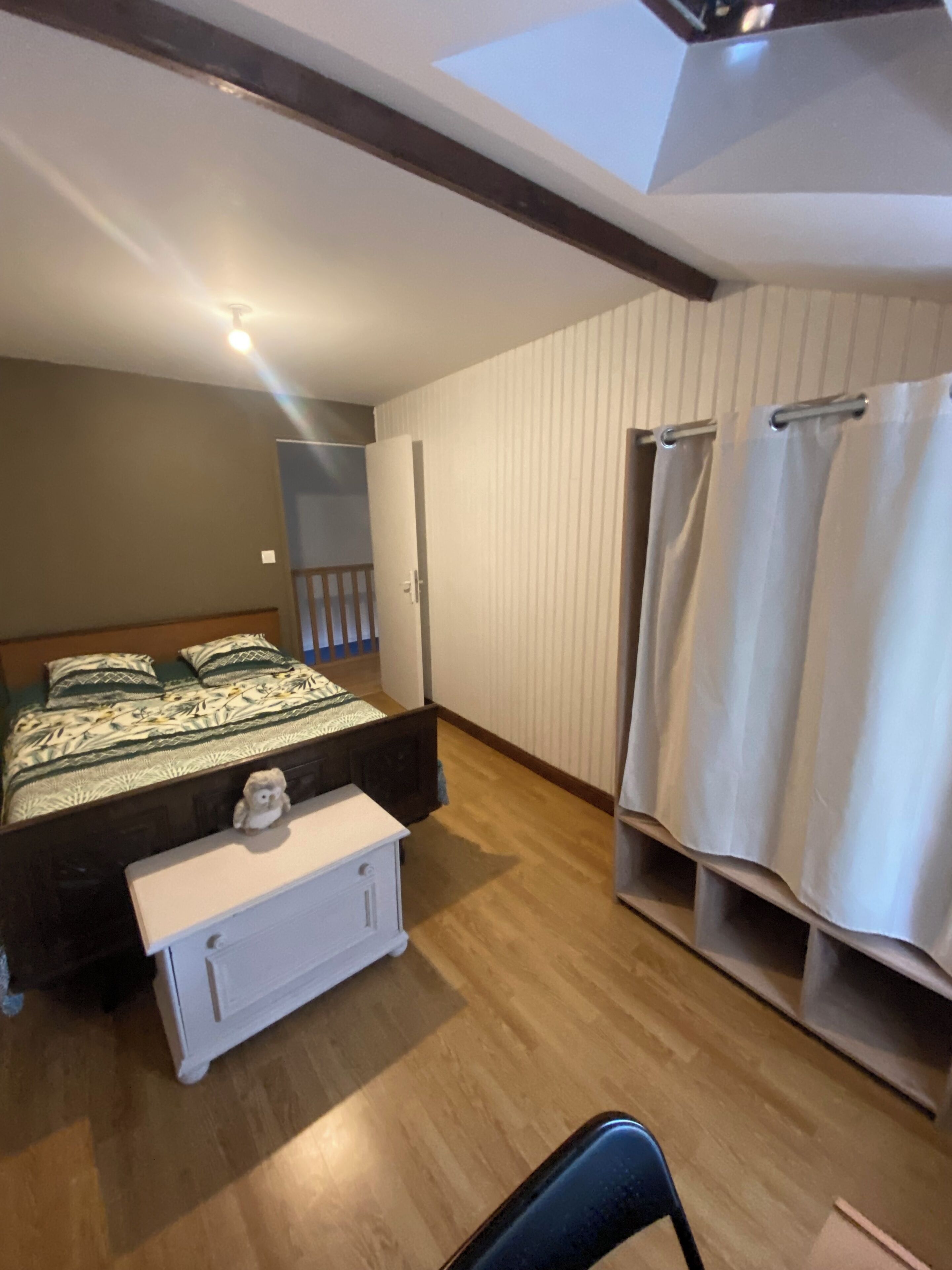 2 bedrooms, internet, bed sheets