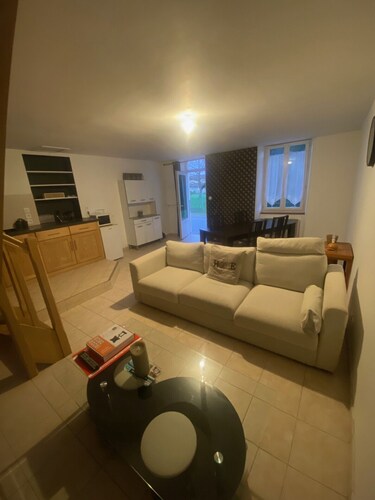 Maisonnette dans village calme