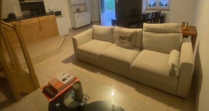 Maisonnette dans village calme