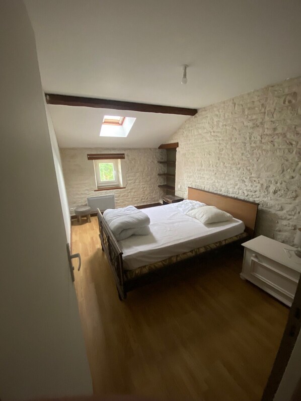 2 bedrooms, Internet, bed sheets