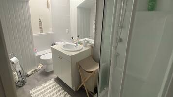 Shower, towels, toilet paper