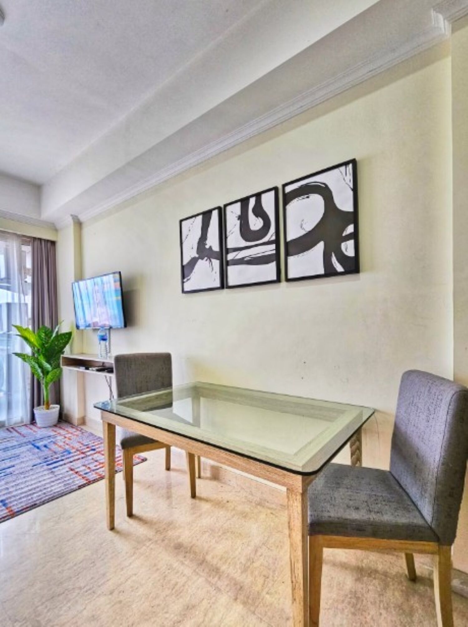 아파트, 침실 2개, 시내 전망 | 다이닝룸