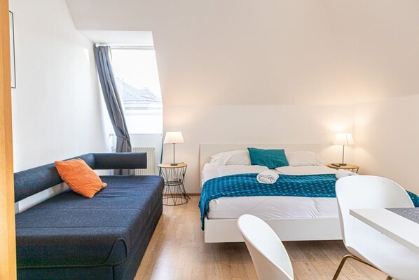 4 habitaciones, tabla de planchar con plancha, wifi y ropa de cama 