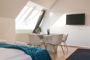 4 bedrooms, WiFi, bed sheets