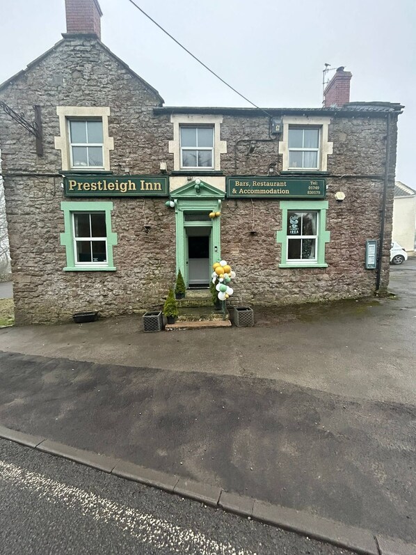 Room, 4 Bedrooms | Exterior - Room-prestleigh inn - Great to Stay (Shepton Mallet)