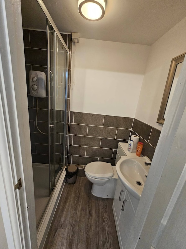 Bathroom - Room-prestleigh inn - Great to Stay (Shepton Mallet)