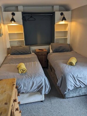 Room, 4 Bedrooms | 4 bedrooms