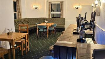 Chambre, 4 chambres | Restauration