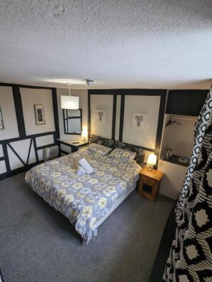 Room, 4 Bedrooms | 4 bedrooms - Room-prestleigh inn - Great to Stay (Shepton Mallet)