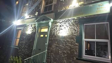 Room, 4 Bedrooms | Exterior detail