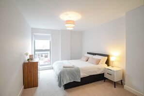 2 habitaciones, tabla de planchar con plancha, wifi y ropa de cama