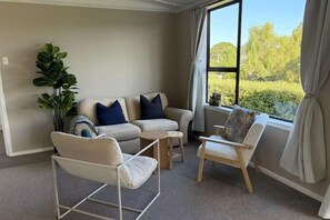 Living area - The Nest on Till (Oamaru)