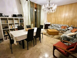 Books - Paolo&SilviaHost feeling at home (Seriate)