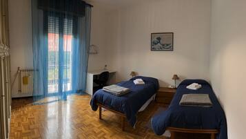 2 Schlafzimmer, Schreibtisch, Bügeleisen/Bügelbrett, kostenloses WLAN