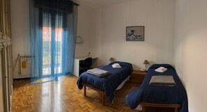 2 Schlafzimmer, Schreibtisch, Bügeleisen/Bügelbrett, kostenloses WLAN