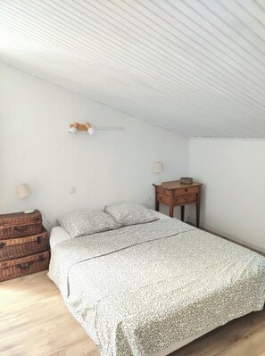 2 bedrooms, iron/ironing board, WiFi, bed sheets - Charming T3 with garden, parking and air conditioning (Collioure)