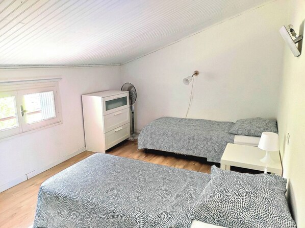 2 bedrooms, iron/ironing board, WiFi, bed sheets