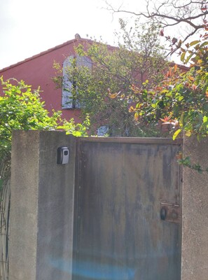 Property grounds - Charming T3 with garden, parking and air conditioning (Collioure)