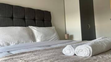 2 slaapkamers, een strijkplank/strijkijzer, gratis wifi, beddengoed