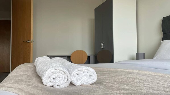 2 chambres, fer et planche à repasser, Wi-Fi gratuit, draps fournis