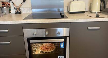 Apartment - Sleeps 4, Pets Allowed & Parking