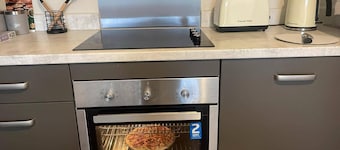 Apartment - Sleeps 4, Pets Allowed & Parking