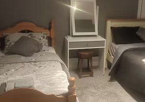 Iron/ironing board, WiFi, bed sheets