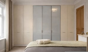 2 bedrooms, desk, iron/ironing board, travel crib