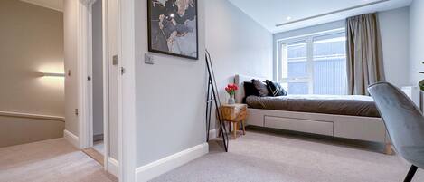 2 bedrooms, desk, iron/ironing board, travel cot