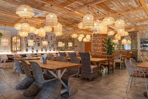 Dining - LuxuryLondonStays - Battersea Power Station 2Bed 2Bath, Riverside Balcony Terrace, AC, 1000MB internet speed (Greater London)