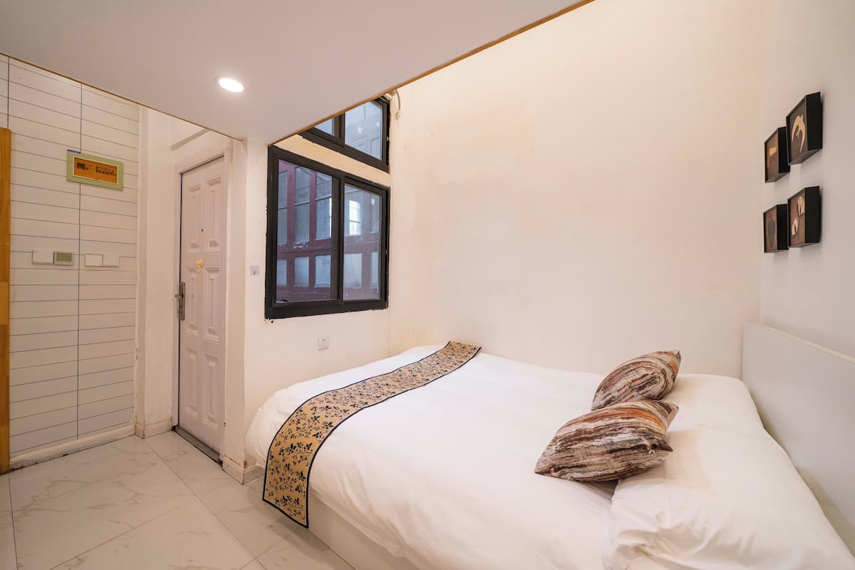 Kalis bunyi, Wi-fi percuma, cadar katil