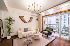 Living area - Book and Bed-People's Square (Shanghai)