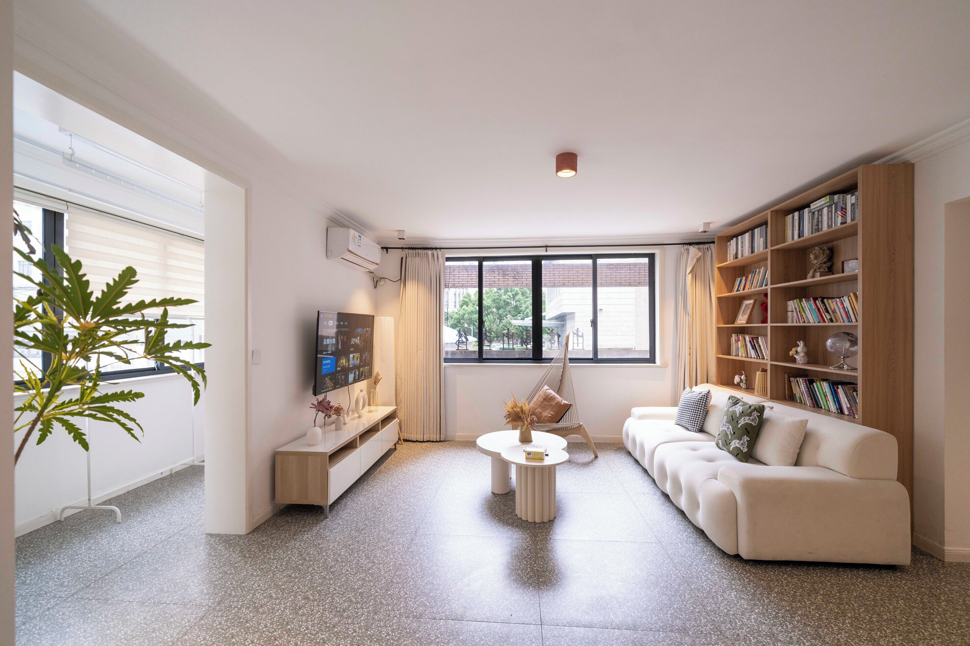 시니어 아파트 | 방음 설비, 무료 WiFi, 침대 시트