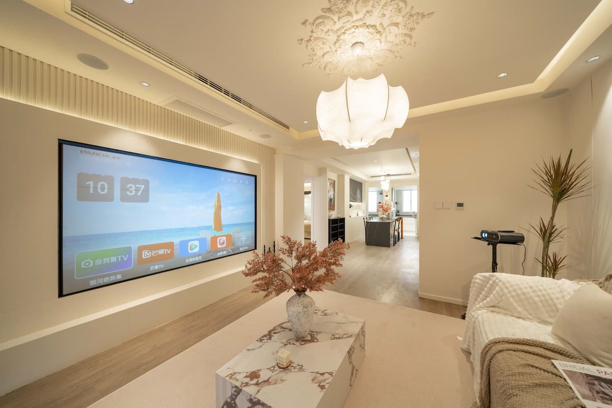 Senior Apartment, 2 Bedrooms, Bathtub | Living room