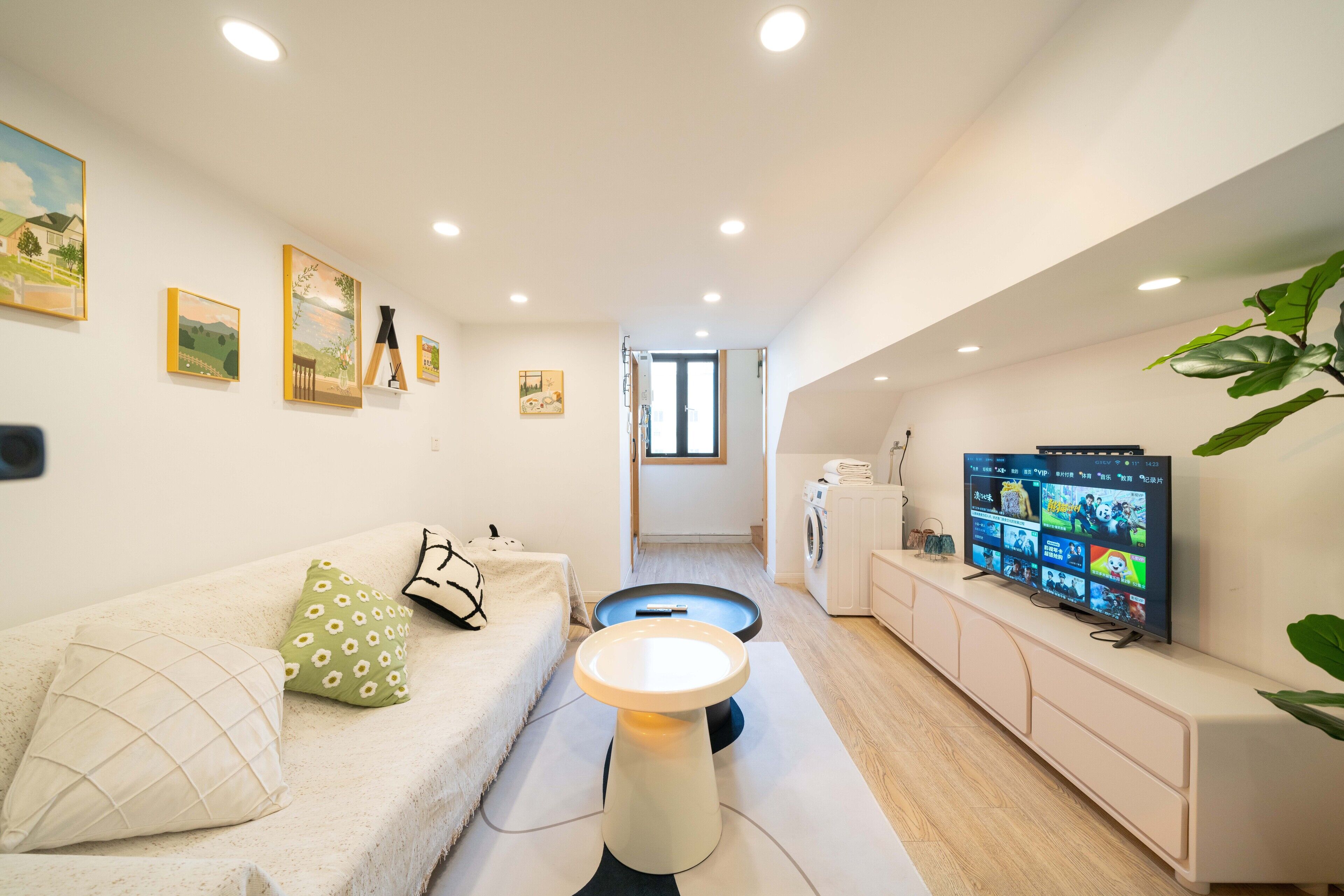 Basic Apartment | Living area