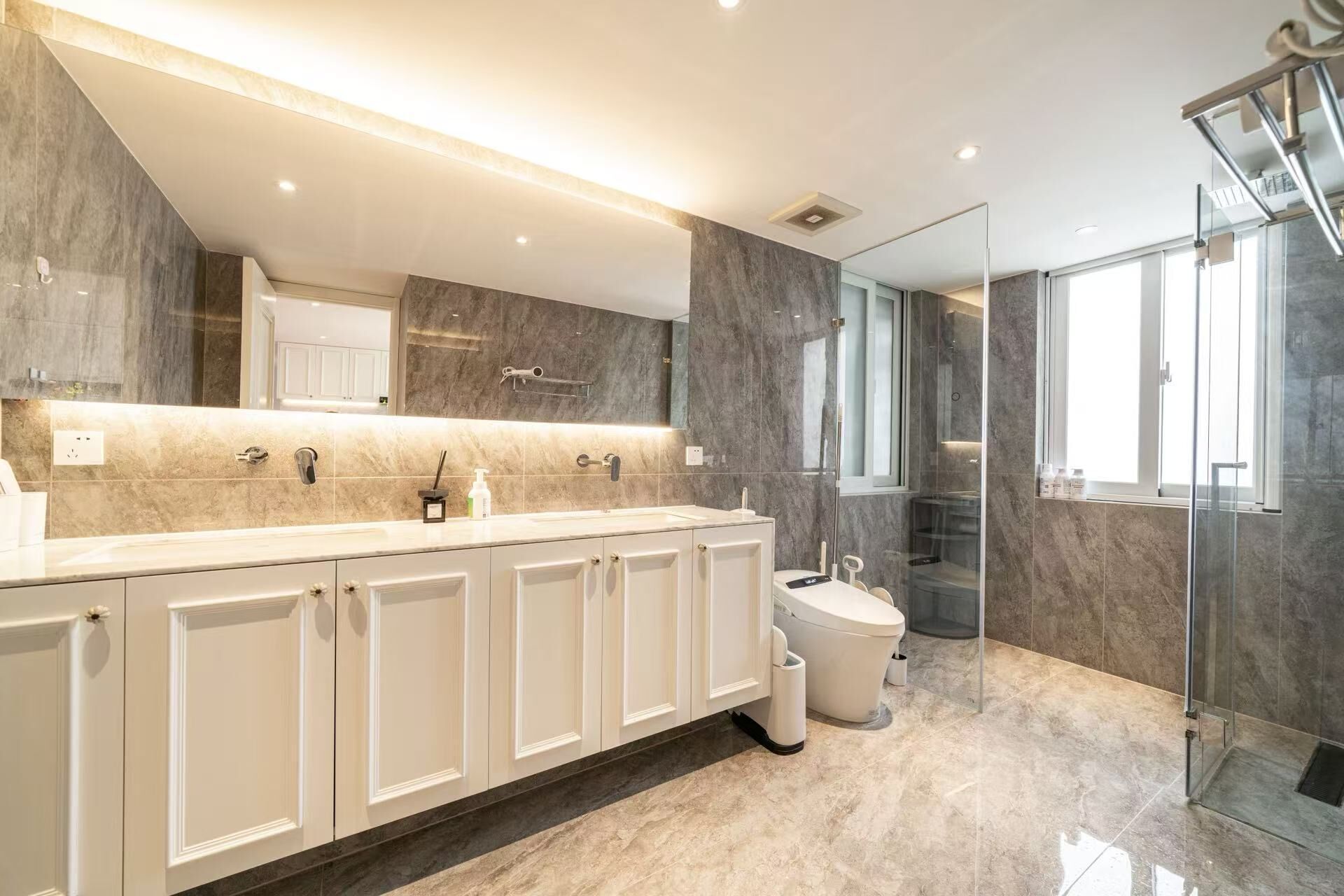 Deluxe Apartment | Bilik Mandi | Kelengkapan dandanan diri percuma, pengering rambut, selipar 