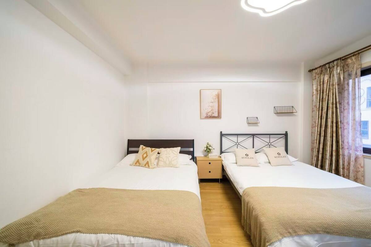 Free WiFi, bed sheets