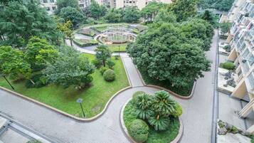 Senior Apartment | Pemandangan dari bilik