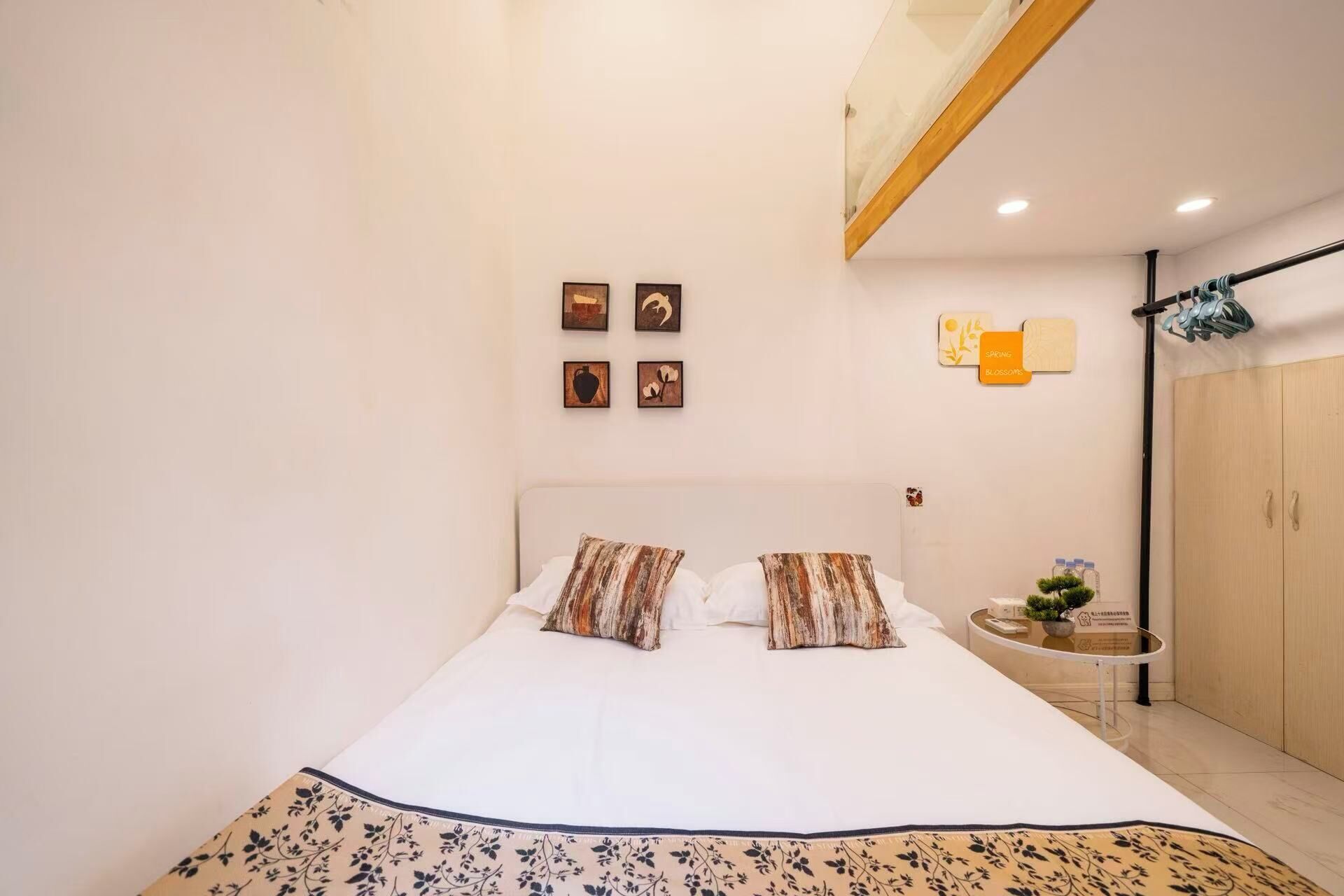 Soundproofing, free WiFi, bed sheets