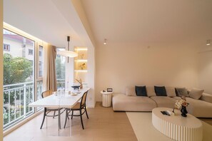 Living room - Book and Bed-People's Square (Shanghai)