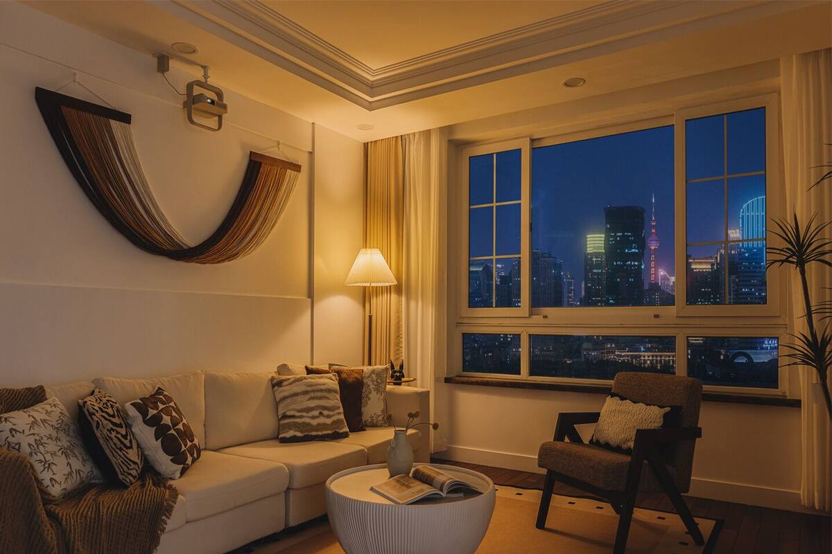 Senior-Apartment, 4 Schlafzimmer, Badewanne, Stadtblick | Wohnzimmer