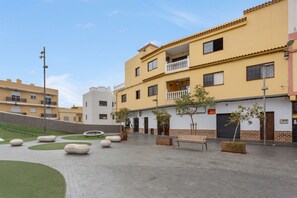 Exterior - Luxury Penthouse Plaza Apartment with Mountain View, Private Terrace, and Wi-Fi (Playa San Juan)