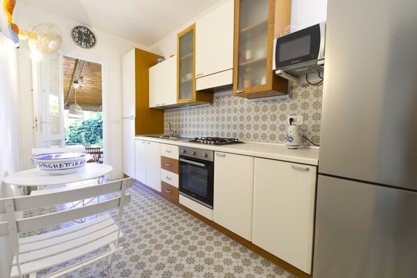 Fridge, microwave, oven, cookware/dishes/utensils