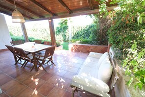 تناول الطعام بالخارج