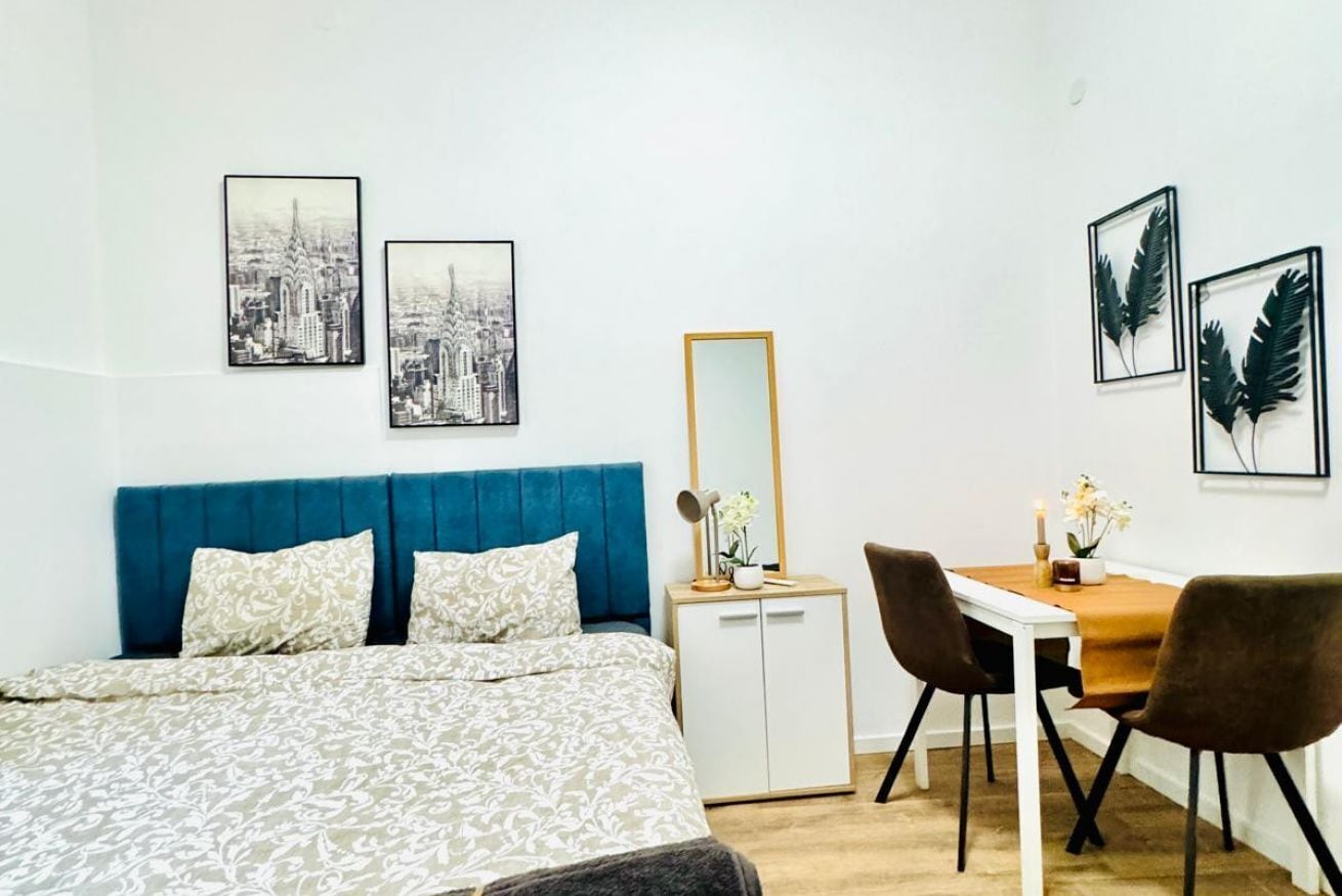 1 chambre, fer et planche à repasser, draps fournis