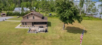 Spacious 5-bedroom house in charming Broadalbin directly on the lake