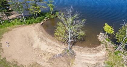 Spacious 5-bedroom house in charming Broadalbin directly on the lake