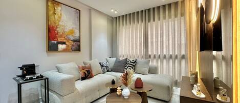 Comfort Studio, Balcony, City View | Living area