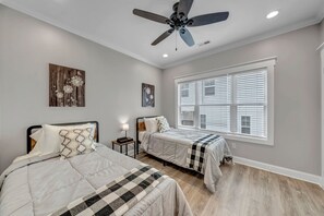 4 Schlafzimmer, Bügeleisen/Bügelbrett, Reisekinderbett, kostenloses WLAN